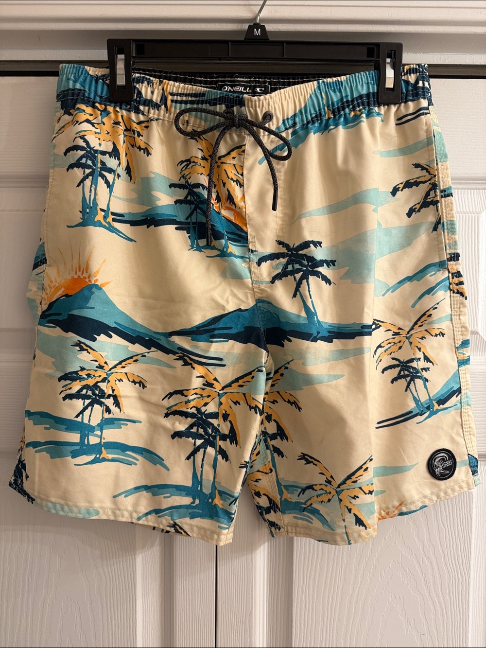 O'Neill Men's Creamy Yellow Tropical Palm Print Swim Shorts.  Size M.  Inseam 8”